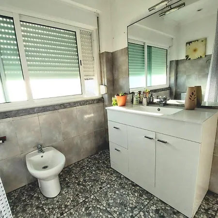 Проживание в семье Privado Casal Com Wc Partilhado Em Moradia Perto Da *